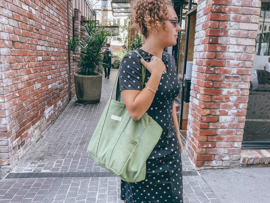 From Market to Meeting: How to Style Your Tote for Every Part of Your Day